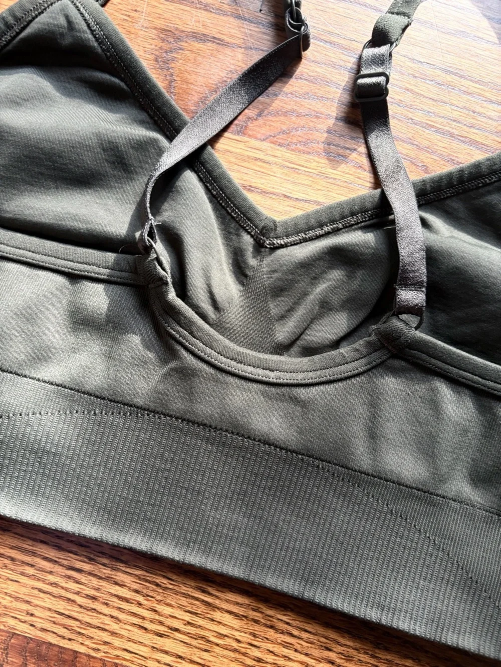 Lululemon Adjustable Strap V-Neck Sports Bra Olive Green Size 8